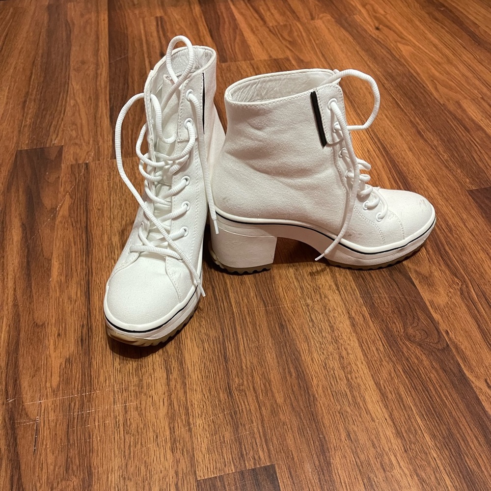 MIA Sneaker Heels Chunky Size 8  White Women only worn 2 times